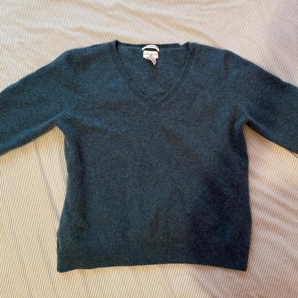 Women's V-Neck Sweater - Teal